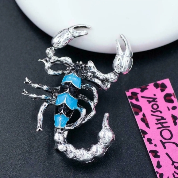 Silver plated black-and-blue scorpion  Necklace/brooch - Picture 10 of 15